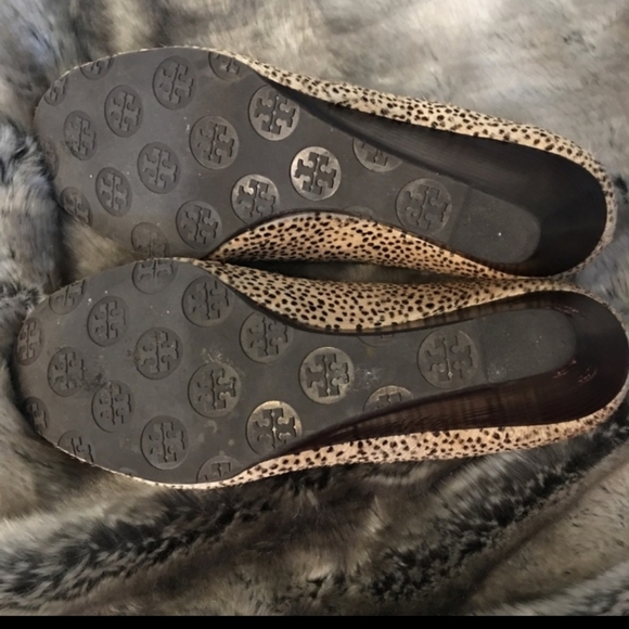 Tory Burch leppard print wedge heel - Picture 2 of 4
